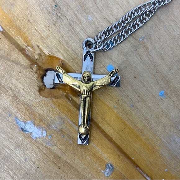 Stainless steel crucifix pendant necklace - Picture 7 of 8